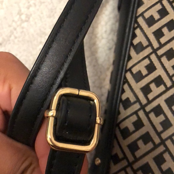 Tommy Hilfiger Crossbody bag - Picture 4 of 7